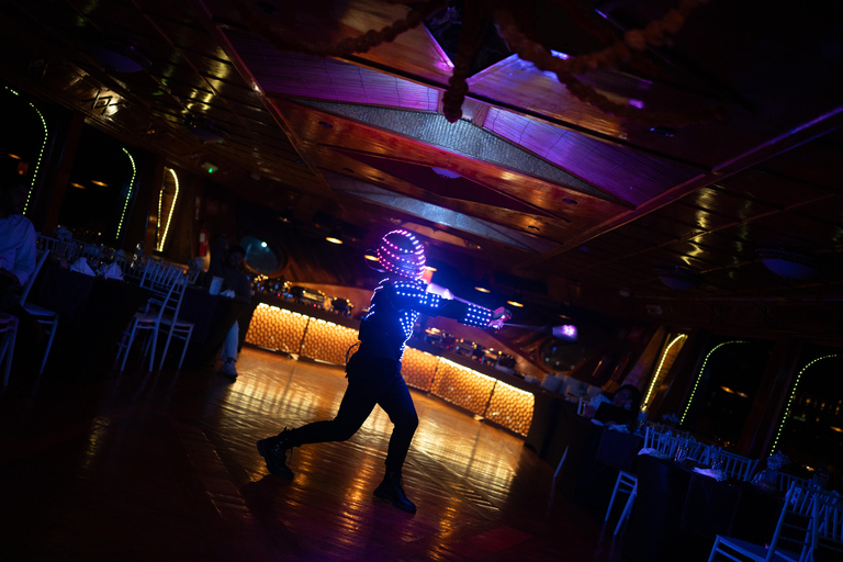 迪拜：码头豪华游艇巡游，搭配五星级印度晚餐