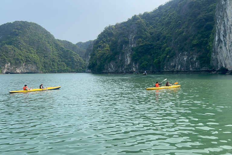 2-tägige Ha Long Bay Island Cruise Tour mit einem 3-Sterne-Kreuzfahrtschiff