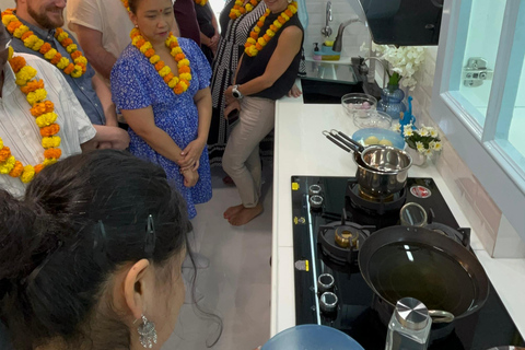 Mumbai: lezione di cucina indiana a casa di una famiglia del postoMumbai: lezione di cucina indiana a casa di una famiglia