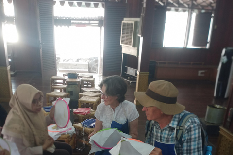 Jakarta: Guided City Tour with Batik Workshop & Entry Ticket