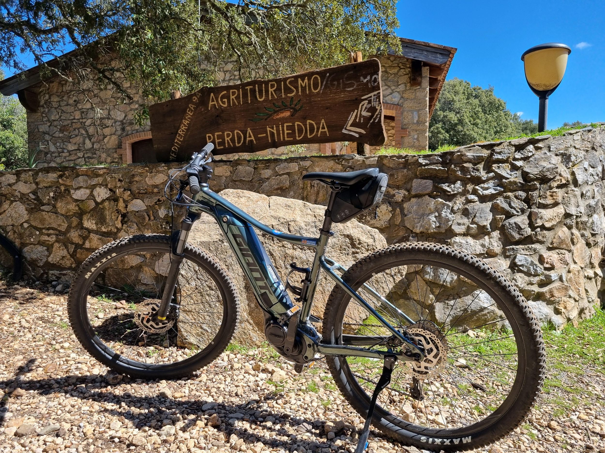 Iglesias: Mountainbike-Verleih mit Tretunterstützung