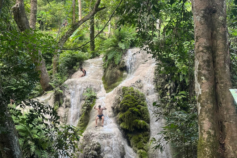 Chiang Mai: Doi Suthep, Wat Pha Lat & Sticky Waterfall TourChiang Mai: Doi Suthep-tempel en unieke kleverige waterval