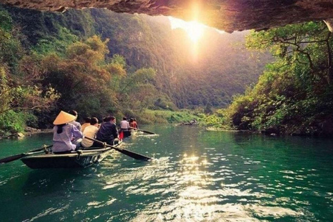 Hanói: Viagem de um dia a Trang An, Bai Dinh e Mua CaveDe Hanói: Viagem a Ninh Binh, Trang An, Bai Dinh e Mua Cave