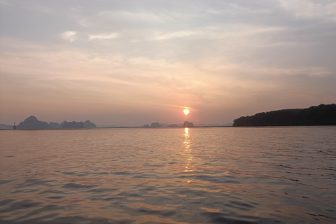 Krabi: Caiaque ao pôr do sol Ao Thalane com jantar churrasco