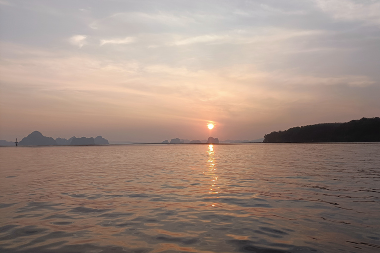 Krabi: Caiaque ao pôr do sol Ao Thalane com jantar churrasco