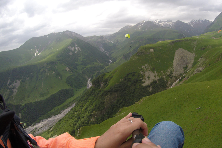 Georgia: Paragliding tandem flight in Gudauri with video Georgia: Paragliding flight in the mountains and video of it