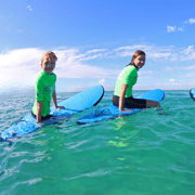 Byron Bay: Kids Group Surfing Lesson