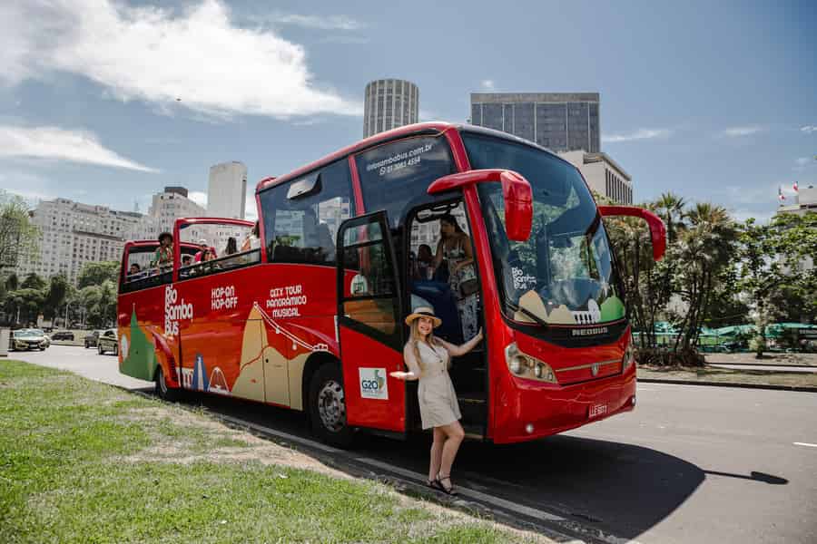 Hop-On Hop-Off Sightseeing Bus in Rio de Janeiro -Rio Samba Bus. Foto: GetYourGuide