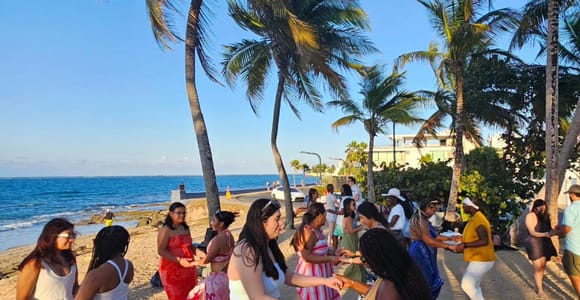 San Juan: Sunset Salsa Class by the Beach