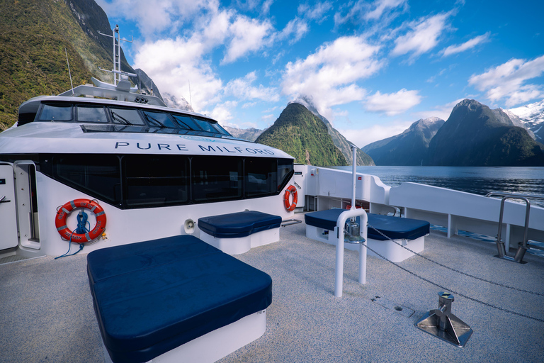 Milford Sound: Waterfalls, Wildlife, and Rainforest Cruise Midday Cruise