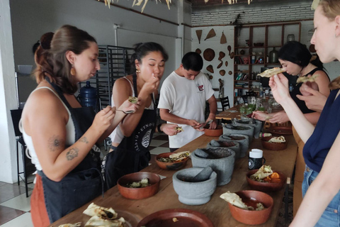 Prepara un Mole Oaxaqueño por una Cocinera Tradicional.