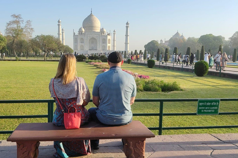From Delhi: Taj Mahal Day Tour with 5 Star Hotel Lunch From Delhi: Tour with Driver, Guide, Entry Tickets & 5* Meal