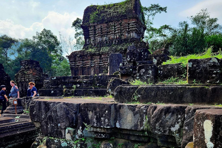 Hoi An: My Son Sanctuary Tour with Sunset Cruise Boat Ride