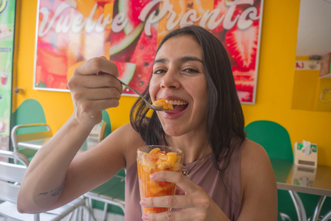 Medellín : visite guidée de la gastronomie de rue avec 10 dégustationsMedellín : visite guidée de la gastronomie de rue avec dégustations