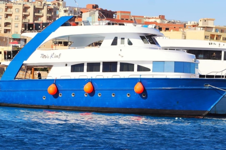 Hurghada: Wybierz się luksusowo na wyspę Magawish z nurkowaniem i lunchemHurghada: Prywatna wycieczka luksusową łodzią na wyspę Magawish