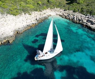 Hvar: Private Sailing Boat Trip with Swimming and Snorkeling