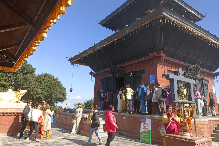 Kathmandu: Chandragiri Cable Car Ride with Nepali Lunch