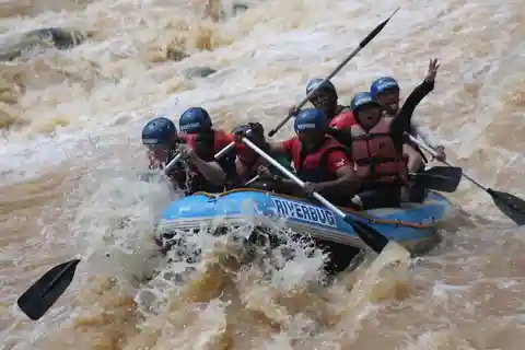 Kota Kinabalu: Rafting sul fiume Kiulu e villaggio di Mari Mari