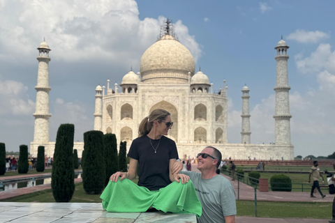 Wycieczka po Tadź Mahal, Czerwonym Forcie i grobowcu Itimada z Delhi z 5-gwiazdkowym obiademZ Delhi: prywatny samochód i przewodnik na wycieczkę (bez biletów i lunchu)