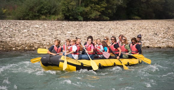 Verona: Sunset Soft-Rafting Tour & Piazza Erbe Aperitif
