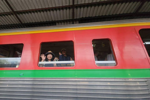 Bangkok: Railway Market & Floating Market Private Tour