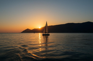 Sailing boat sunset in Setúbal