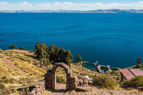 Puno: Visita de dia inteiro à Ilha de Uros - Taquile