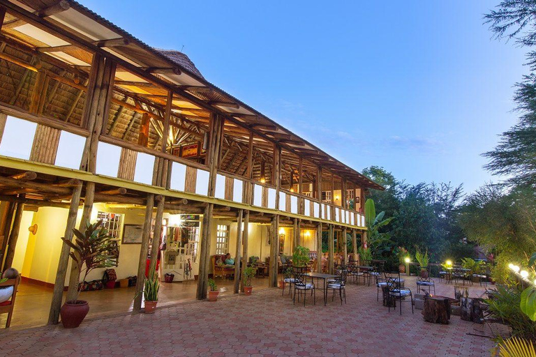 Safari privé de 2 jours en catégorie moyenne au départ de Dar Es SalaamSafari privé de 2 jours en catégorie intermédiaire au départ de Dar Es Salaam