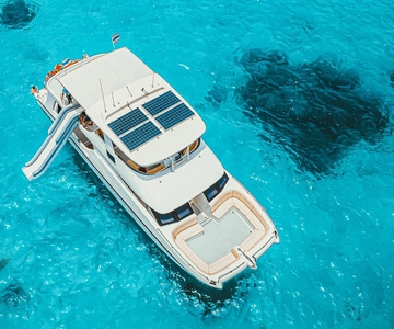Phuket: Maya, Phi Phi Phi og Maiton Island med luksusyacht
