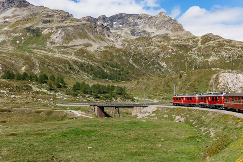 Tirano - St. Moritz : billet journalier aller-retour du train rouge de la BerninaBillet aller-retour ligne Bernina (1re classe)