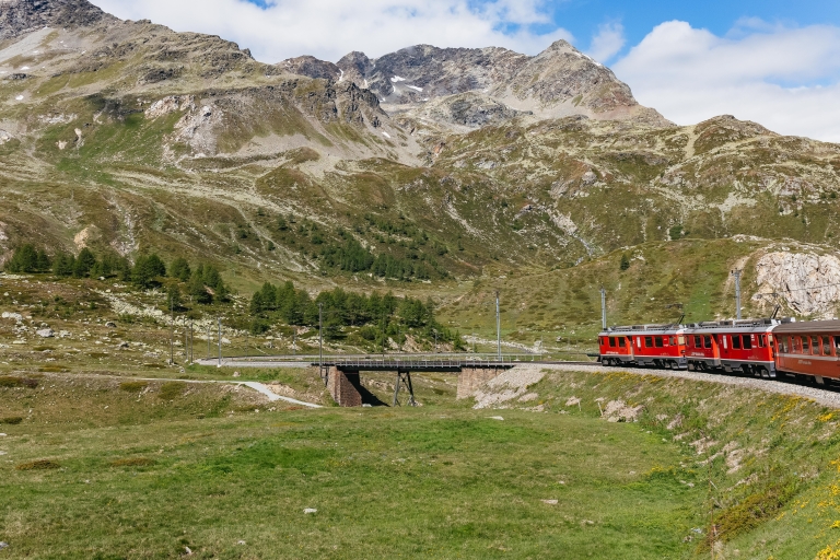 Tirano - St. Moritz: bilet jednodniowy Bernina Red Train w obie stronyCzerwony pociąg Bernina: jednodniowy bilet w dwie strony w 1. klasie