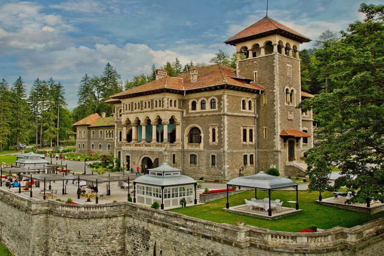 Bucharest: Brasov Old Town & Dracula's & Wednesday & Peles