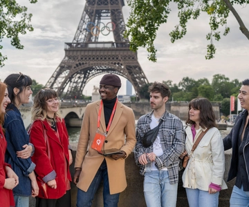 Paris: Eiffel Tower Guided Tour with Summit Access