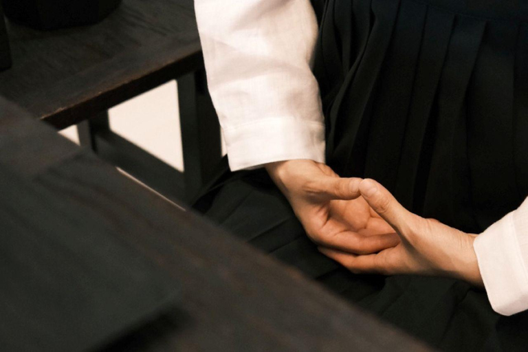 Busan: incenso coreano della serenità, tè e meditazioneBusan: incenso coreano, tè e meditazione