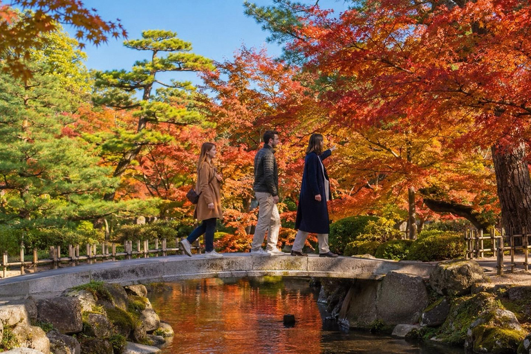 Kanazawa: Kenrokuen Autumn Colors & Castle Walk Early Bird 20% Off – Limited Autumn Offer