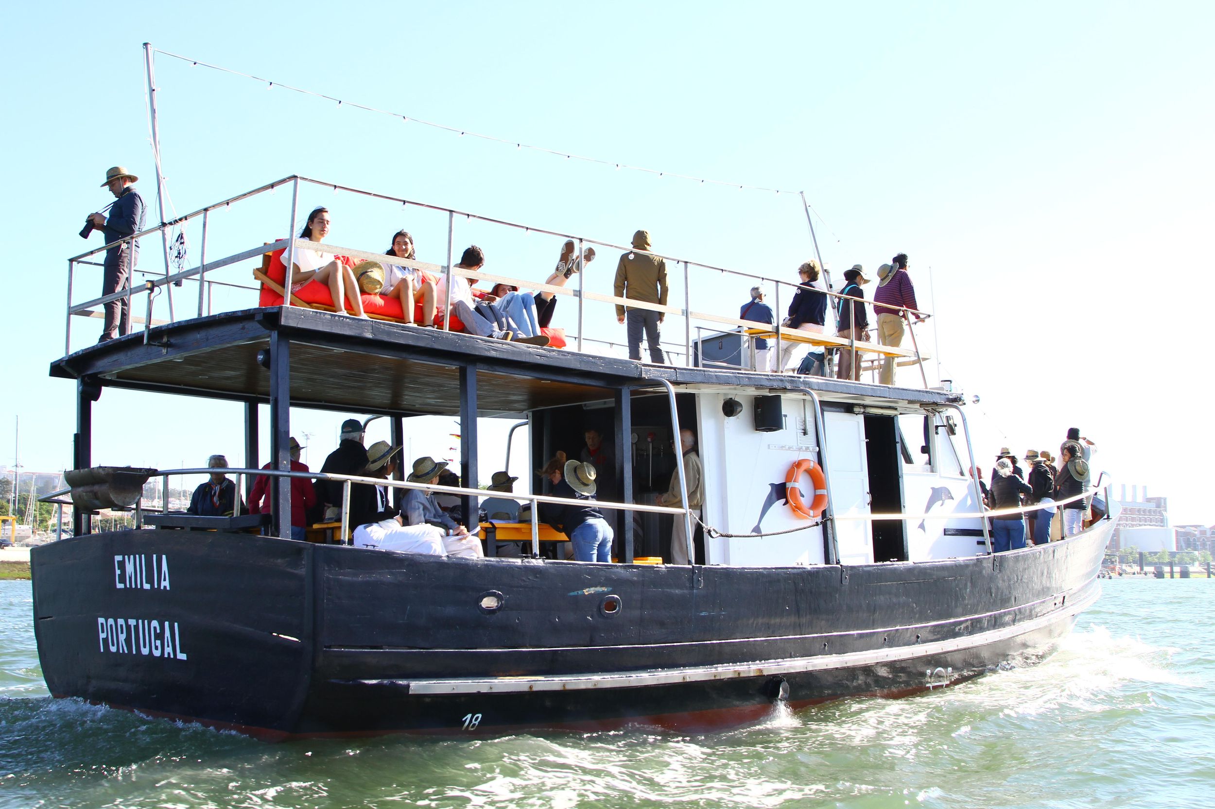 Geheimnisse der Küste von Cascais: 90-minütige Bootsfahrt mit Gratisgetränken