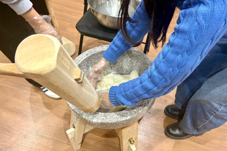 Quioto: experiência tradicional de mochi com degustaçãoQuioto: Experiência tradicional de bater mochi com degustação