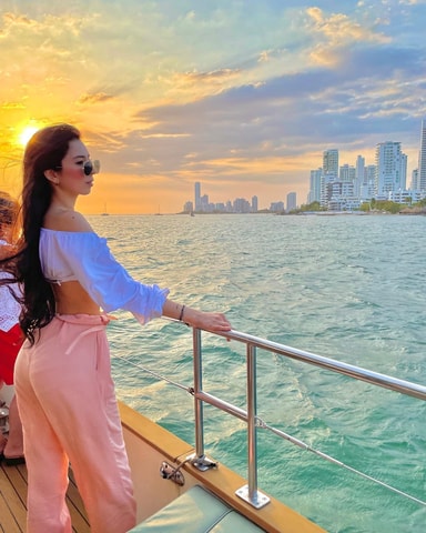 Cartagena Bay Tour with Sunset, Party, Music, and Open Bar