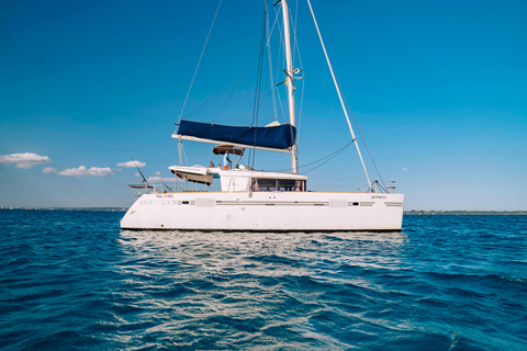 Z Zanzibaru: półdniowa wycieczka jachtemPółdniowa wycieczka luksusowym jachtem Z transferem z północy