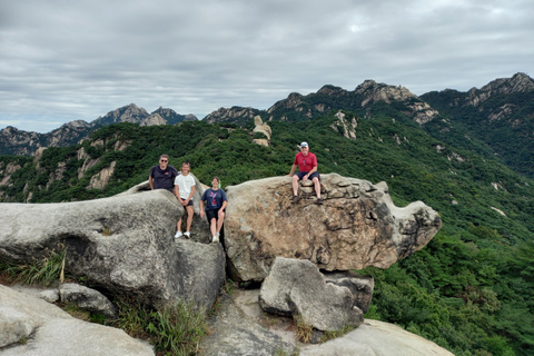 Randonnée dans les montagnes de Bukhansan - 6 heures