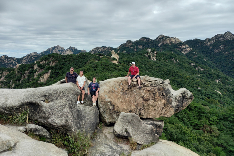 Randonnée dans les montagnes de Bukhansan - 6 heures