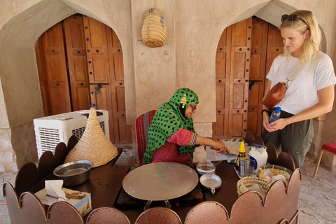 From Muscat: Nizwa, Jabreen, and Bahla Fort Day Sharing Tour