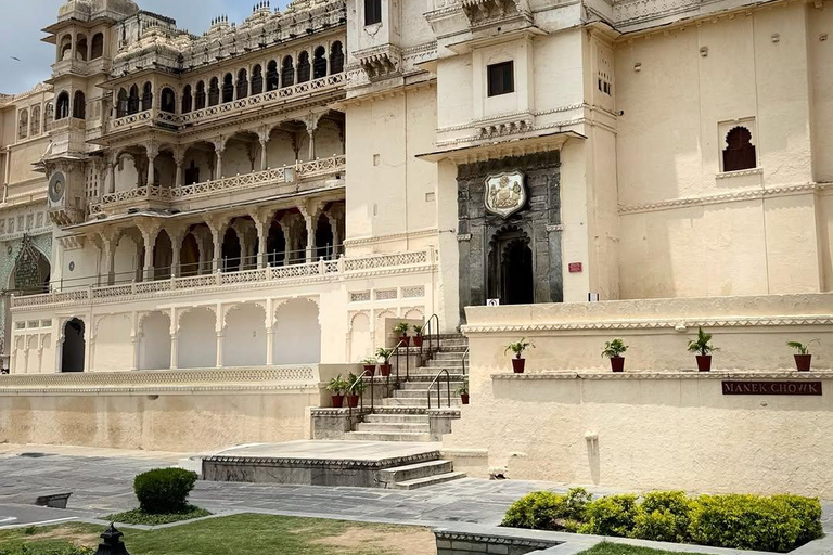 Udaipur City Palace Tour with Entry Ticket & Guide