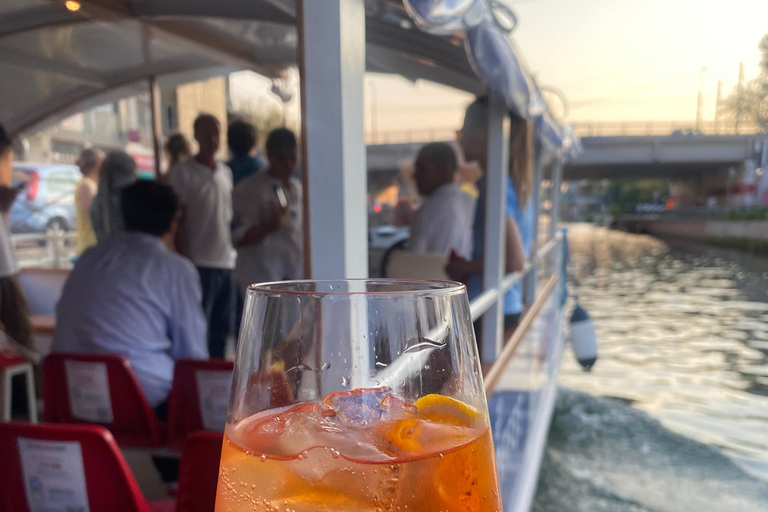 Milan: Navigli District Canal Boat Tour with Aperitivo