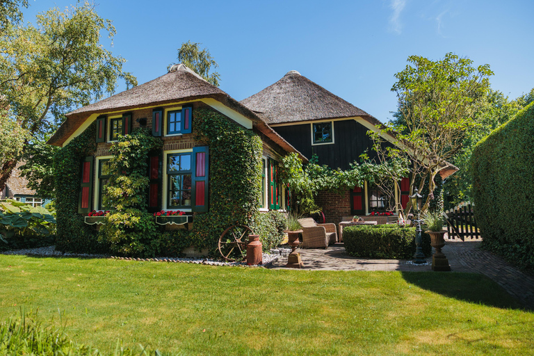 From Amsterdam: Giethoorn Day Trip with Self-Drive Boat Tour