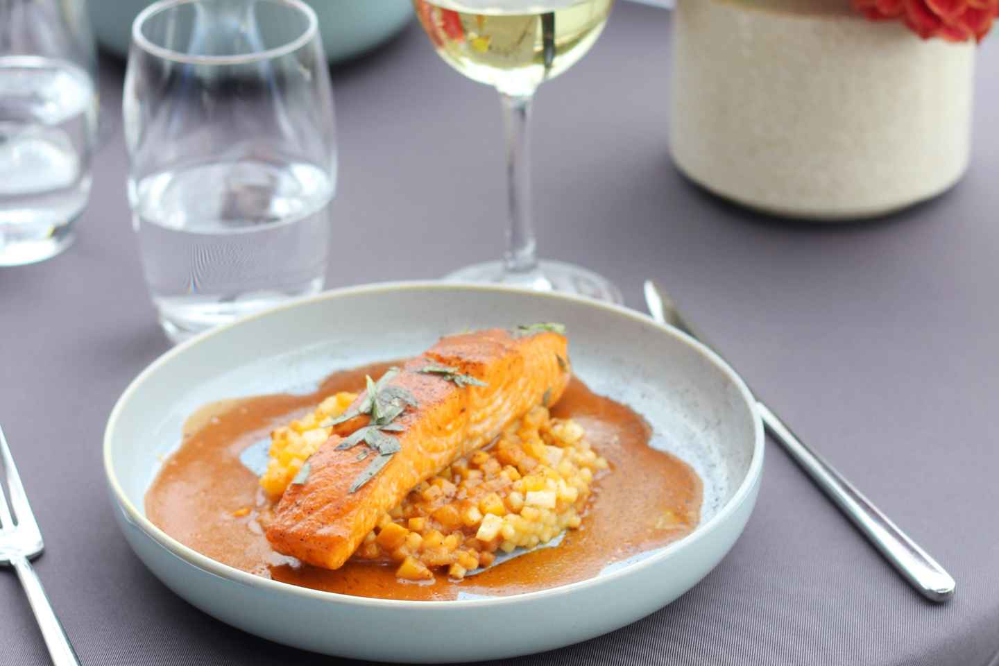 Paris: 3-Course-Dinner Cruise on the Seine with live music