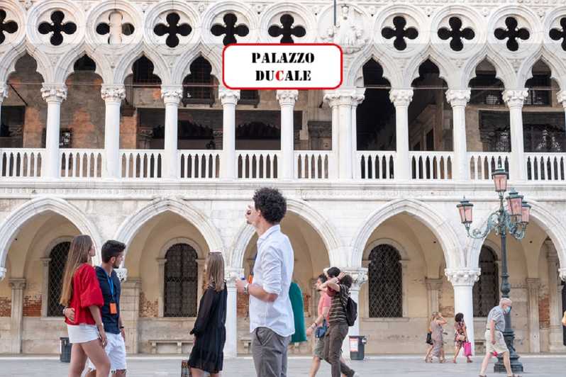 Venecija: Dožų rūmai, Atokvėpių tiltas, kalėjimai ir kiemo galerija