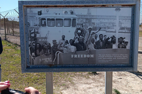 From Cape Town: Robben Island & Table Mountain Full-Day Tour
