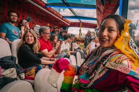 Cusco: excursão panorâmica de autocarro com espetáculo de dança e aula de pisco