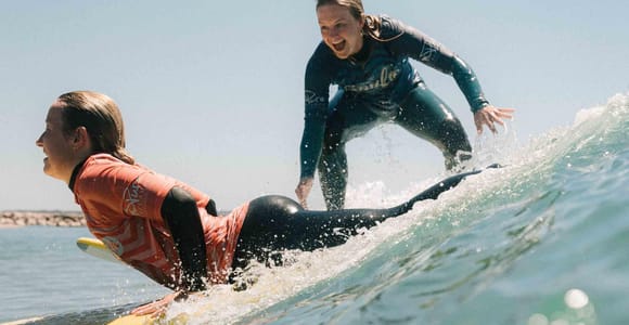 Lisbon: Costa da Caparica Surf Lesson with Lunch & Photos